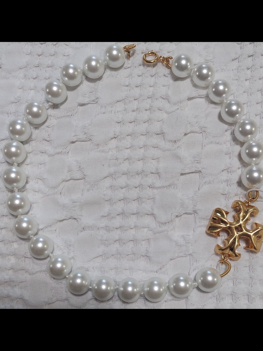 Tory Burch Cream Pearl Necklace with Gold Floral Accent - Picture 3 of 6